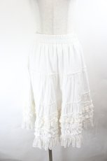 画像1: MOMOKO HOUSE / 裾フリルレーススカート  白 I-26-05-27-081-LO-SK-SA-ZI (1)