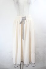 画像1: axes femme POETIQUE / リボン花柄バックフリルスカート M 生成り I-26-05-27-085-AX-SK-SA-ZI (1)