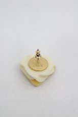 画像2: Q-pot. / バターミルクワッフルピアス  アイボリーＸ白 I-26-05-29-064-QP-AC-SA-ZI (2)