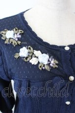 画像4: axes femme / リボン花刺繍透かし編みカーディガン F 紺 I-26-05-31-031-AX-TO-SA-ZI (4)