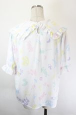 画像2: Nile Perch / おもちゃ箱プリント半袖ブラウス  白Ｘパステル I-26-05-31-005-LO-BL-SA-ZI (2)