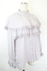 画像3: axes femme POETIQUE / ケープデザインフリルブラウス M グレージュ I-26-05-31-009-AX-BL-SA-ZI (3)