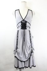 画像1: Ozz oneste / 薔薇刺繍ノースリーブワンピース  グレーＸ黒 I-26-06-02-078-OO-OP-SA-ZI (1)