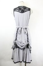 画像2: Ozz oneste / 薔薇刺繍ノースリーブワンピース  グレーＸ黒 I-26-06-02-078-OO-OP-SA-ZI (2)