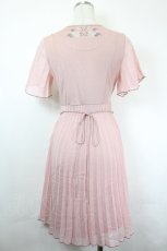画像2: Ozz oneste / 薔薇刺繍編み上げプリーツワンピース  ピンク I-26-06-05-054-OO-OP-SA-ZI (2)