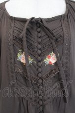 画像5: PINK HOUSE / ローズ刺繍入りタック切替ワンピース  ブラウン I-26-06-06-061-LO-OP-TE-ZI (5)
