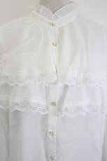 画像4: axes femme POETIQUE / ケープデザインフリルブラウス M 生成り I-26-06-08-006-AX-BL-SA-ZI (4)