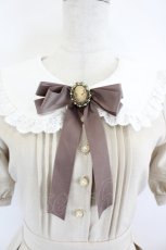 画像2: Amavel / Romantique Doll Cameoワンピース  ベージュ I-26-06-11-064-CA-OP-SA-ZI (2)