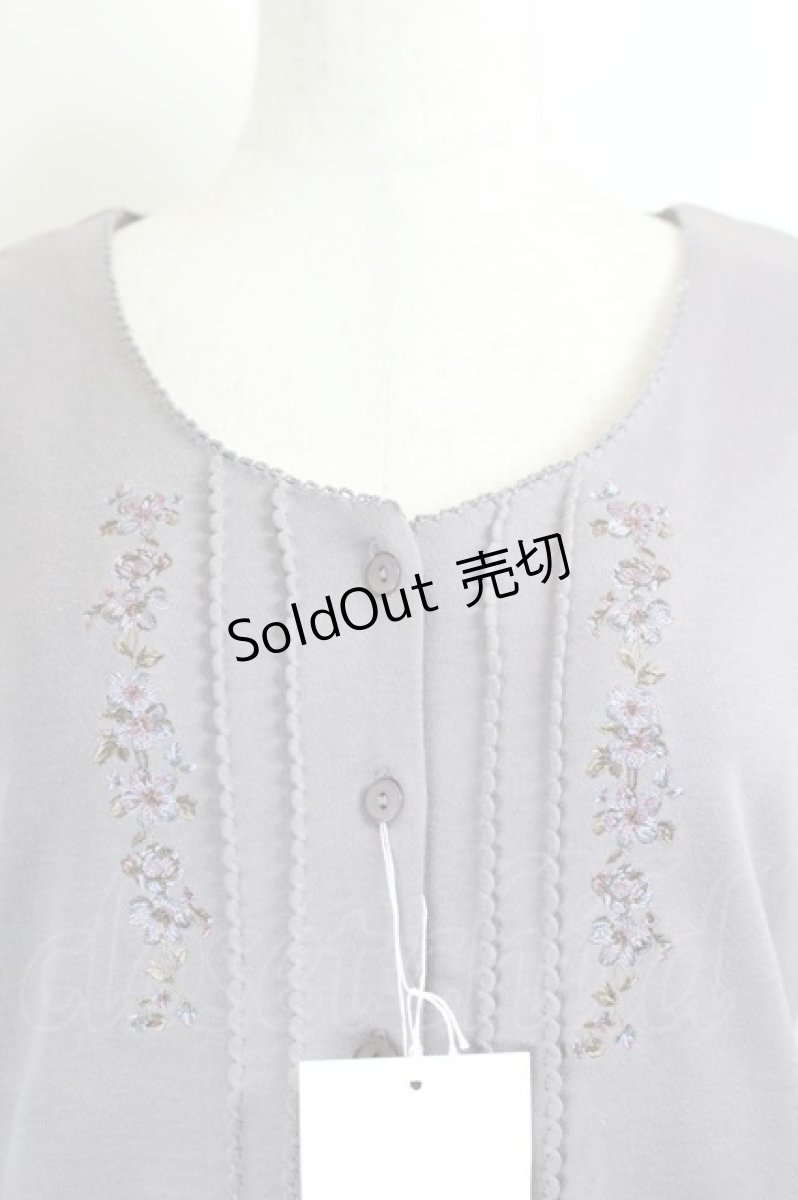 画像3: KETTY / サイドフラワー刺繍カーディガン  グレー I-26-06-12-040-LO-TO-SA-ZI (3)