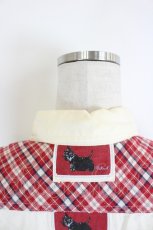 画像3: Karl Helmut / 犬刺繍&ワッペンボタンダウンネルシャツ  ホワイト×レッド I-26-06-12-014-EL-BL-SA-ZI (3)