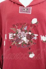 画像3: KETTY / カメリア&フラワーブーケ刺繍セーラー襟トップス  赤 I-26-06-12-024-LO-TO-SA-ZI (3)