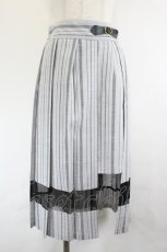 画像1: axes femme POETIQUE / スリットデザインプリーツスカート   I-26-06-14-082-AX-SK-SA-ZI (1)