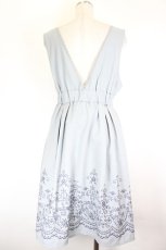 画像2: axes femme / 裾刺繍ジャンパースカート  サックス I-26-06-16-081-AX-OP-TE-ZI (2)