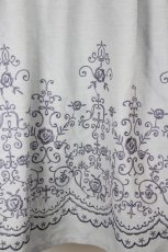 画像3: axes femme / 裾刺繍ジャンパースカート  サックス I-26-06-16-081-AX-OP-TE-ZI (3)