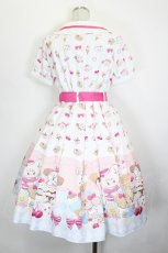 画像2: axes femme kawaii / mikko illustration × axes femme KAWAII ダイナーカフェワンピース  白 I-26-06-18-057-AX-OP-TE-ZI (2)
