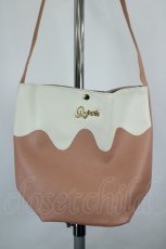 画像2: Q-pot. / ストロベリーミルクジェラート バケツ型 ワンショルダーバッグ   I-26-06-18-106-QP-BG-TE-ZI (2)