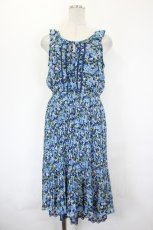 画像1: axes femme / フラワー総柄プリーツノースリーブワンピース  青Ｘサックス I-26-06-25-070-AX-OP-SA-ZI (1)