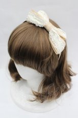 画像1: Innocent World / 薔薇レースリボンカチューシャ  ベージュＸ白 I-26-06-25-113-IW-AC-SA-ZI (1)