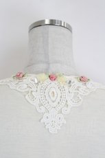 画像3: axes femme / 後ろ巻き薔薇レースカットソー  アイボリー I-26-06-25-029-AX-TO-SA-ZI (3)