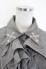 画像3: OZZ ANGELO / 薔薇×クロス刺繍フリルブラウス  グレー I-26-06-29-030-OO-BL-TE-ZI (3)