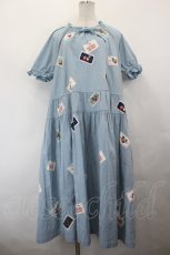 画像1: PINK HOUSE / PINK HOUSE×HELLO KITTY ネームワッペン使いワンピース  サックス I-26-07-01-039-LO-OP-SA-ZI (1)