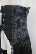 画像2: h.naoto Blood / クロス刺繍コルセットレースオーバースカート  黒 I-26-07-03-100-HN-SK-TE-ZI (2)