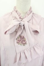 画像4: axes femme kawaii / クラシックローズ刺繍ブラウス  ピンク I-26-07-05-036-AX-BL-SA-ZI (4)