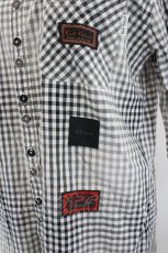 画像4: Karl Helmut / うさぎ刺繍ギンガムチェックシャツ  黒Ｘ白チェック I-26-07-05-018-EL-BL-SA-ZI (4)