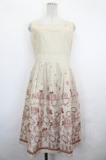 画像1: Jane Marple / ヒヨコ刺繍スクエアドレス  ベージュ I-26-07-07-063-JM-OP-SA-ZI (1)