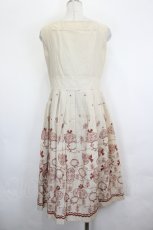 画像2: Jane Marple / ヒヨコ刺繍スクエアドレス  ベージュ I-26-07-07-063-JM-OP-SA-ZI (2)
