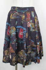 画像1: Jane Marple / スーベニアエンブレムプリント のミニスカート  パープル I-26-07-07-105-JM-SK-SA-ZI (1)