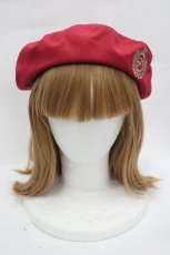 画像2: Fi.n.t / エンブレム刺繍ベレー帽  赤 I-26-07-07-122-CA-AC-SA-ZI (2)