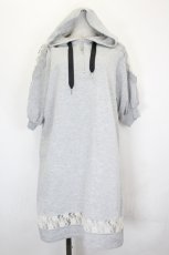 画像1: axes femme / ショルダーレースパーカーワンピース  グレー I-26-07-11-058-AX-OP-TE-ZI (1)
