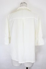 画像2: axes femme POETIQUE / 薔薇モチーフ付ブラウス  アイボリー I-26-07-11-008-AX-BL-TE-ZI (2)