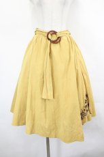 画像1: axes femme / ベルト付刺繍ラップスカート  マスタード I-26-07-11-087-AX-SK-TE-ZI (1)