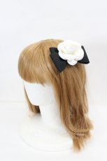 画像2: INGEBORG / カメリアリボン2WAYクリップ  黒Ｘ白 I-26-07-11-121-LO-AC-SA-ZI (2)