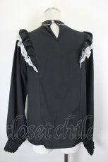 画像2: Rojita / ハートバックルラッフルフリルブラウス  黒Ｘ白 I-26-07-11-002-LO-BL-SA-ZI (2)