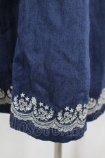 画像4: axes femme / 裾スカラップローズ刺繍スカート  青Ｘ白 I-26-07-12-090-AX-SK-SA-ZI (4)