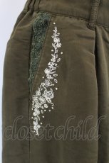画像3: axes femme / サイドフラワー刺繍ポケットパンツ  カーキＸ白 I-26-07-12-104-AX-PA-SA-ZI (3)