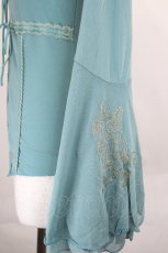 画像3: Ozz On / 袖刺繍はしごリボントップス  エメラルドグリーン I-26-07-18-036-OO-TO-TE-ZI (3)