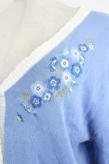 画像3: axes femme / 接触冷感ネモフィラ刺繍カーデ  ブルー I-26-07-18-065-AX-TO-SA-ZI (3)