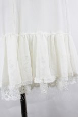 画像4: Ozz oneste / 裾シフォン&レースキャミワンピース  白 I-26-07-18-085-OO-OP-SA-ZI (4)