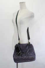 画像1: axes femme / チャーム付蝶刺繍バッグ  パープル I-26-07-18-127-AX-BG-TE-ZI (1)