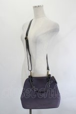画像2: axes femme / チャーム付蝶刺繍バッグ  パープル I-26-07-18-127-AX-BG-TE-ZI (2)