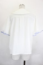 画像2: axes femme / ネモフィラ刺繍ブラウス  白Ｘ青 I-26-07-18-002-AX-BL-SA-ZI (2)