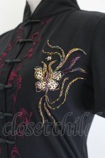 画像3: Ozz On / ビーズ刺繍ハイネックチャイナブラウス  黒Ｘ赤 I-26-07-18-031-OO-BL-SA-ZI (3)
