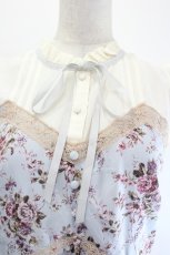 画像4: axes femme / ばら柄ノースリワンピース  サックス I-26-07-21-062-AX-OP-SA-ZI (4)
