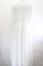 画像2: axes femme / レース使いギャザーOP F 白 I-26-07-21-063-AX-OP-SA-ZI (2)