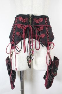 ozz oneste 刺繍入りチャイナ風ショートボレロ Ozz oneste / チャイナボタンポケット付きコルセット 黒×赤 I-26-07-21