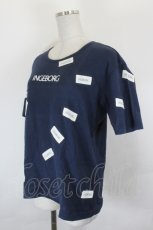 画像2: INGEBORG / ロゴパッチTシャツ  紺Ｘ白 I-26-07-25-036-LO-TS-SA-ZI (2)